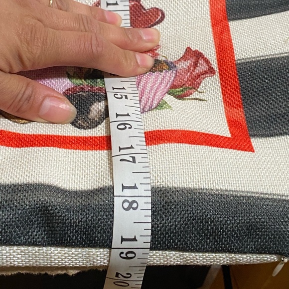 Set of 2 pillow cases! Valentines Pillow cases EUC - Picture 5 of 5